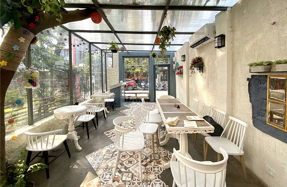 Budget multi cuisine restaurant in Kolkata, Bikramgarh, Jadavpur