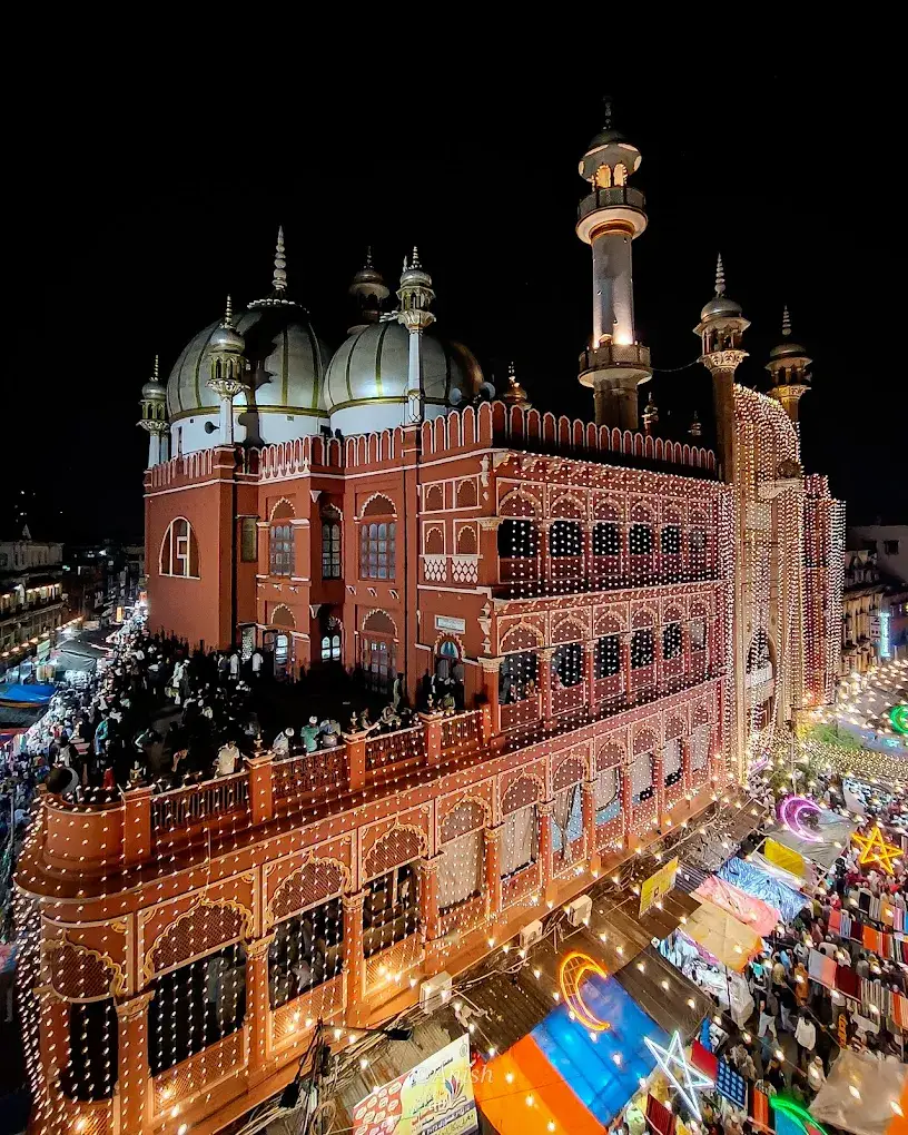 Nakhoda Masjid Night View: The Emotion of Zakaria Street 